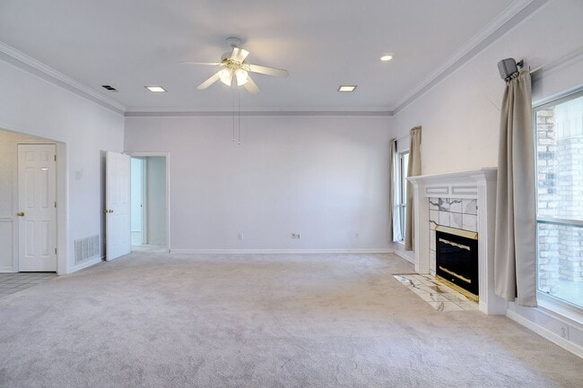 Building Photo - Beautiful Benbrook Home on Quarter Acre