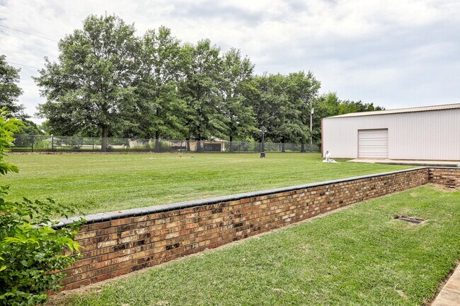 Building Photo - 1340 Bryant Cir