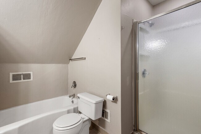 Building Photo - 1303 Waugoo Ave