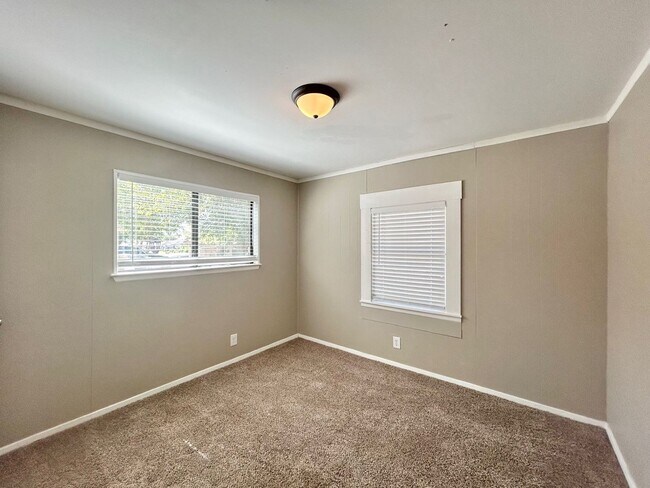 Building Photo - Charming 3-Bed, 2-Bath Home in Northeast S...