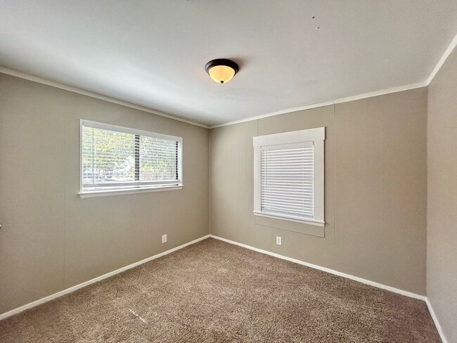 Building Photo - Charming 4-Bed, 2-Bath Home in Northeast S...