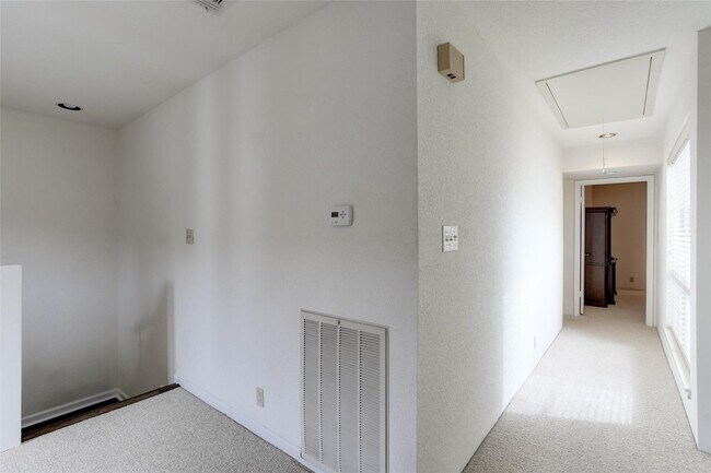 Building Photo - 2323 Augusta Dr