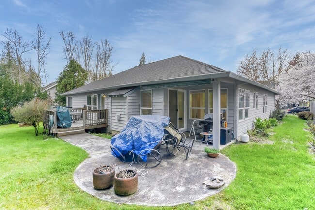 Building Photo - 374 NE 49th Ave