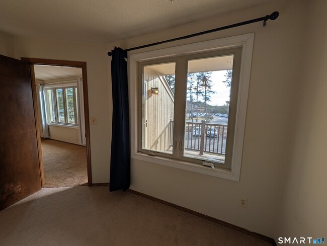 Building Photo - 17 Little Oak Ln