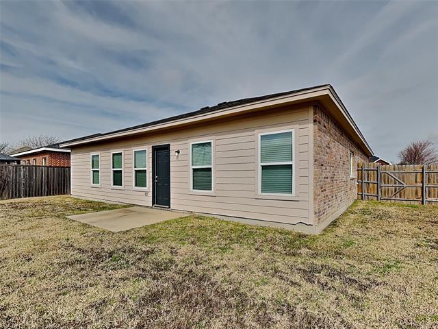 Building Photo - 1002 Woodcrest Dr