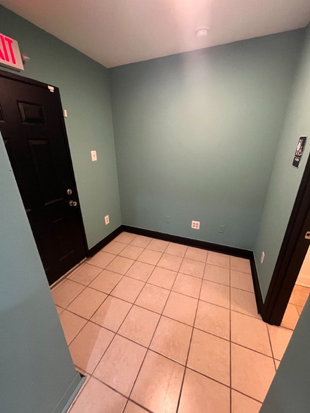 Building Photo - 6550 Market St