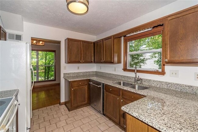 Building Photo - 330 Broken Lance Pl