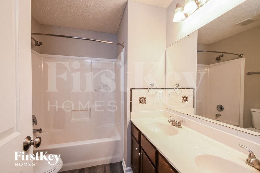 Building Photo - 6240 Eagle Lake Dr