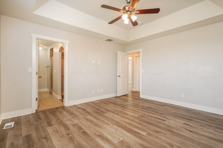 Building Photo - 4711 S W Pk Dr
