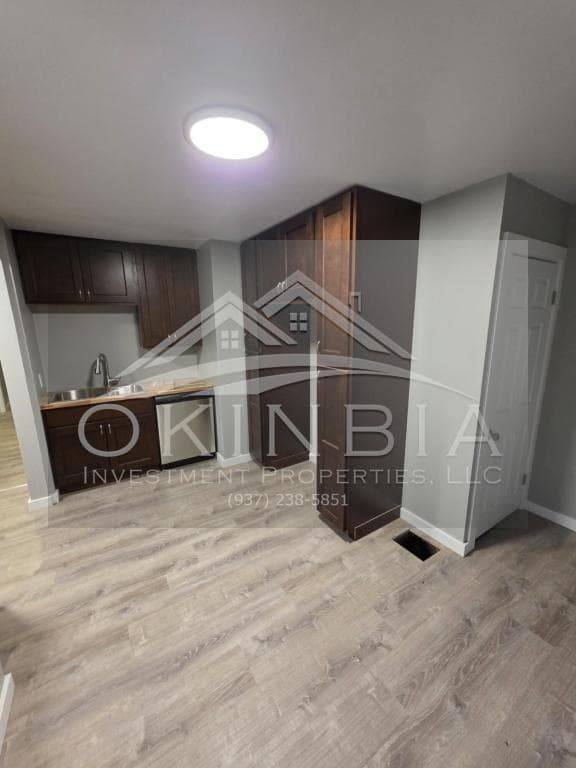 Building Photo - 323 Verona Rd