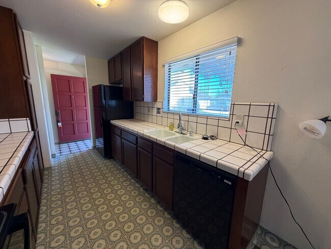 Building Photo - Lovely home in Marina available NOW!