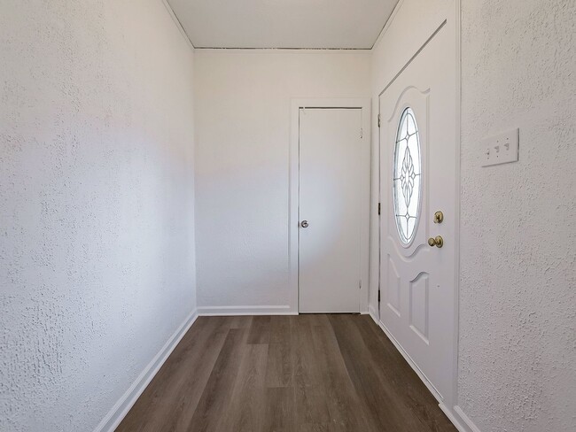 Building Photo - AVAILABLE NOW! SECTION 8 APPROVED! Charming 3-Bedroom Home in Warren!