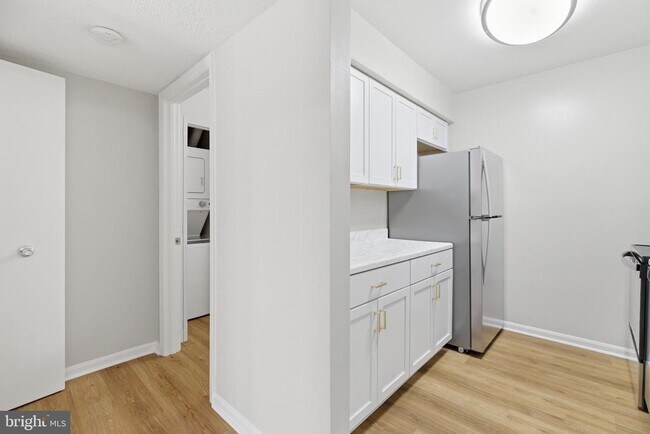 Building Photo - 1647 Carriage House Terrace