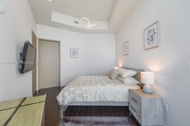 Building Photo - 15901 Collins Ave