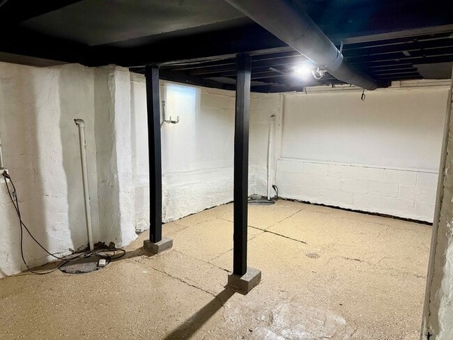 Building Photo - Beautifully Renovated 3 Bed 1 Bth Home in Webster Schools