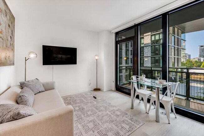 Building Photo - 1051 First St NE