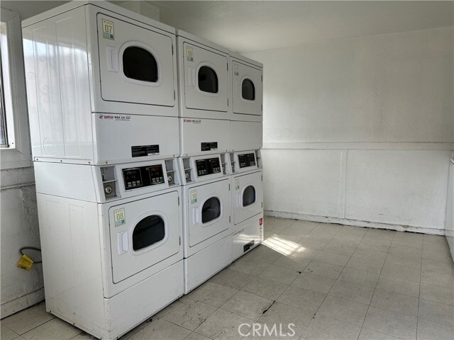 Building Photo - 440 W Orangewood Ave