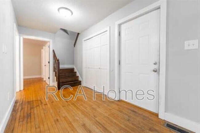 Building Photo - 1157 Villa Ave