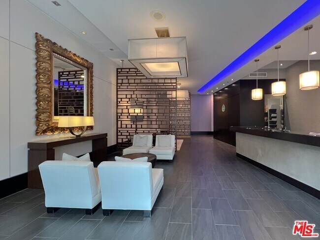 Building Photo - 1100 S Hope St