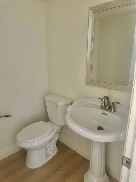 Building Photo - 2731 Erringer Rd