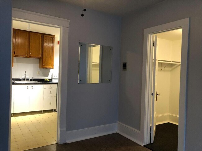 Building Photo - 1901 Lyndale Ave S