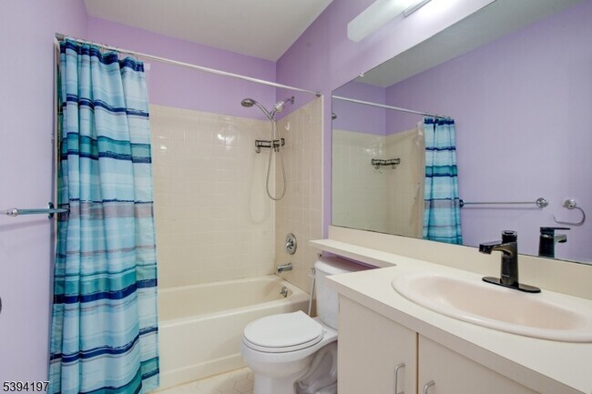 Building Photo - 75 Pear Tree Ln