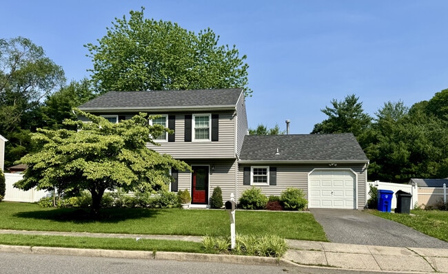 Primary Photo - 205 Smokerise Ln