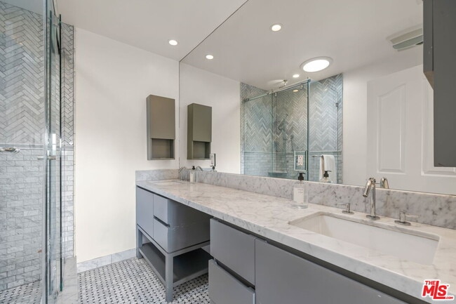 Building Photo - 9023 Alto Cedro Dr