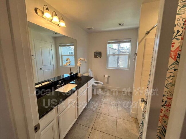 Building Photo - 2705 W Windtree Dr