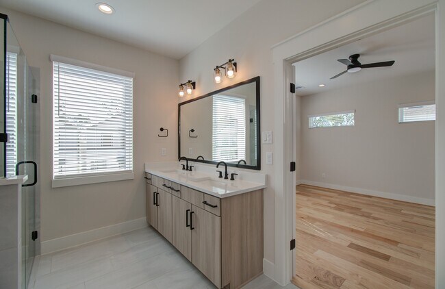 Building Photo - 5309 Donovan Gdns Ln