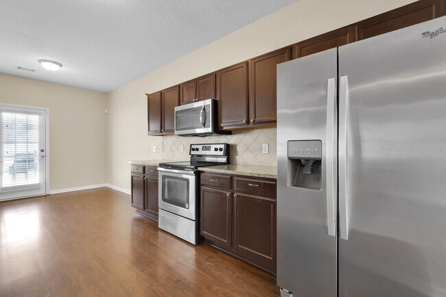 Building Photo - AVAILABLE MAY 2025 [NO PETS PREFERRED: x1 ...