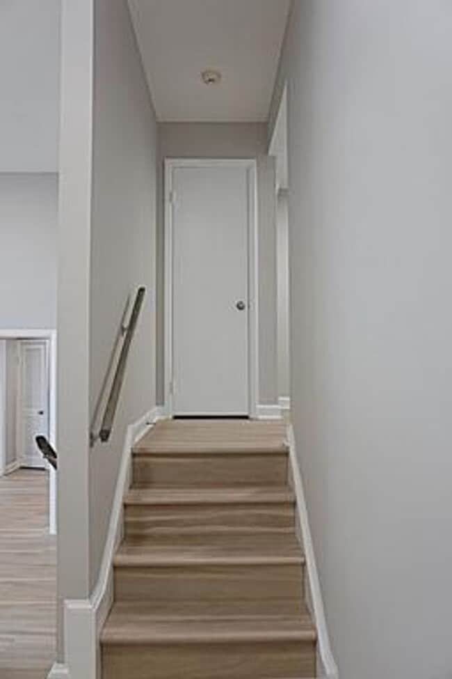 Building Photo - Beautifully Remodel Top-Level Condo!