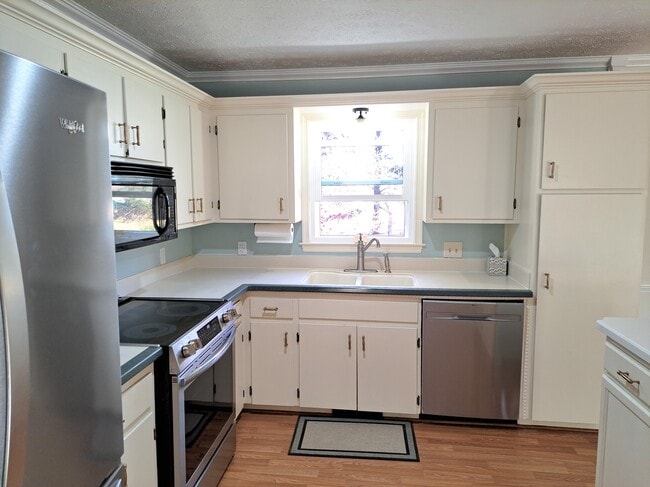 Building Photo - 114 Tomahawk Dr