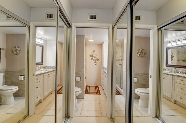 Building Photo - 19 Royal Palm Way