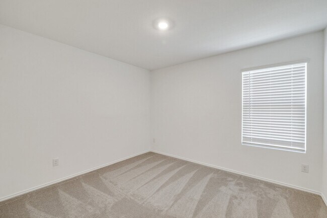 Building Photo - 2809 Ozark Cir