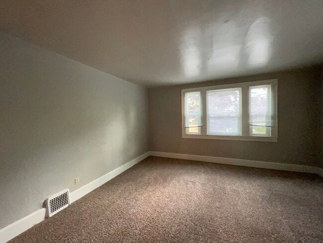 Building Photo - 1908al