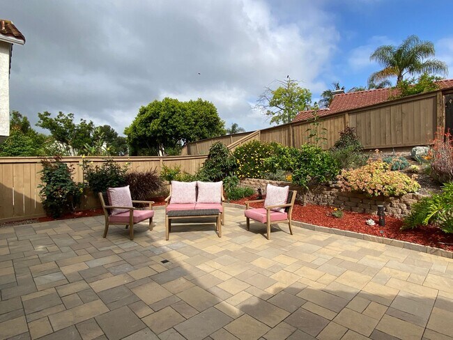 Building Photo - Beautiful Single Story Home in Shadow-Ridge!