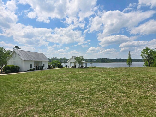 Building Photo - *Special offer $250 off first months rent!...