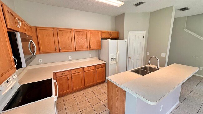 Building Photo - 612 Old Pine Ct