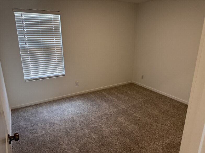 Bedroom 2 - 1355 Wedgeleaf Ln