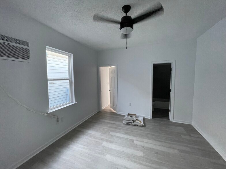 Building Photo - 2550 N Rocheblave St