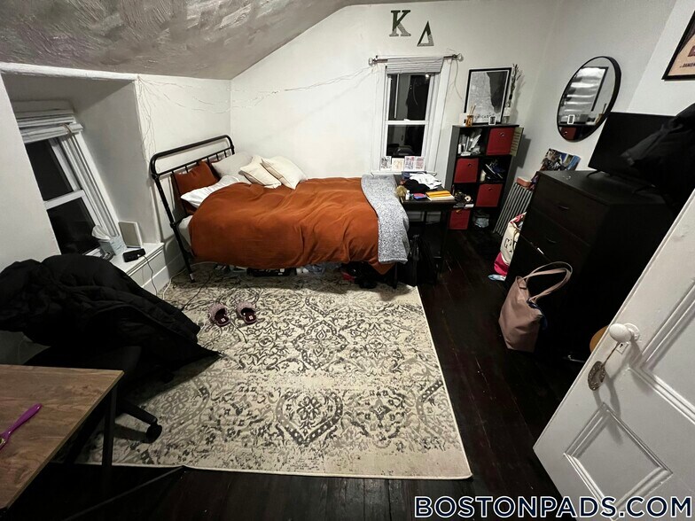 Building Photo - 40 Hillside St