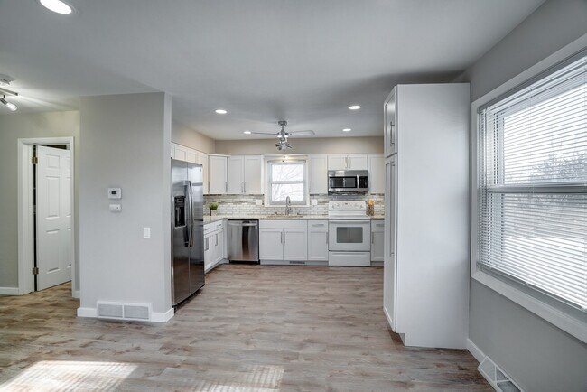 Building Photo - 4686 Capitol View Rd