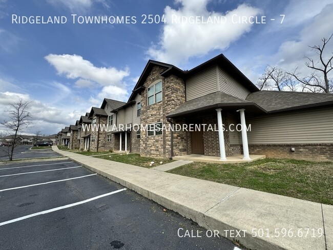 Building Photo - Ridgeland Townhomes | 2 Bed | 2.5 Bath