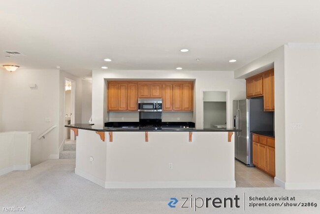 Building Photo - 2 br, 2.5 bath Condo - 1817 Camino Leonor,...