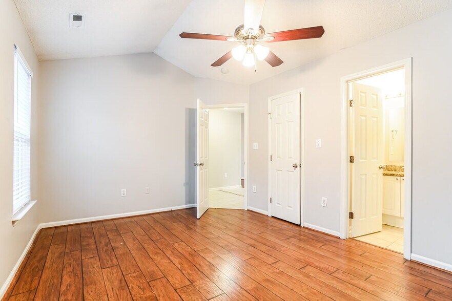 Building Photo - 3238 Longspur Dr