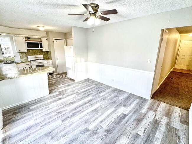 Building Photo - 1756 S Pine Ave