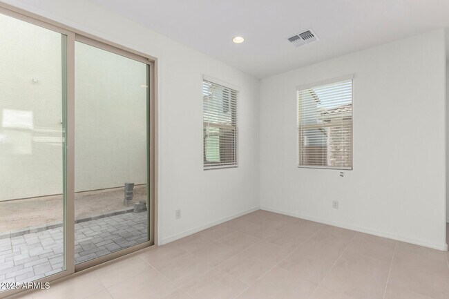 Building Photo - 14633 W Sand Hills Rd