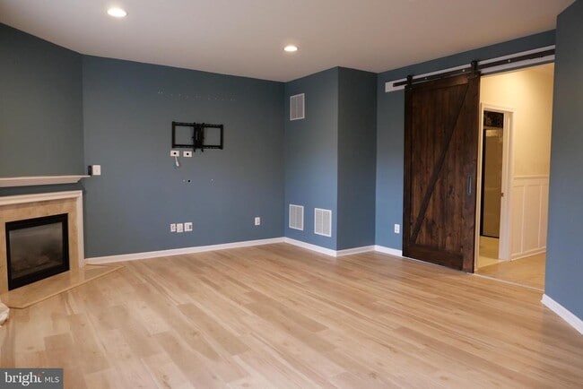 Building Photo - 25152 Sweet Myrtle Square