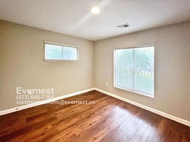 Building Photo - 1-Bedroom, 1-Bathroom Home with Modern App...
